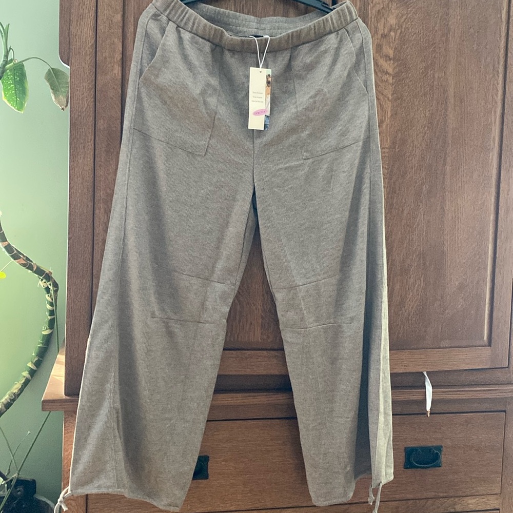 $5 - Bundle with other items to save on shipping!!